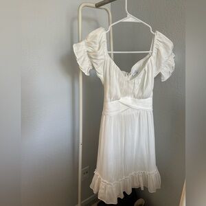 Selfie Leslie white dress with bow! Perfect for graduates or brides to be be 🤍